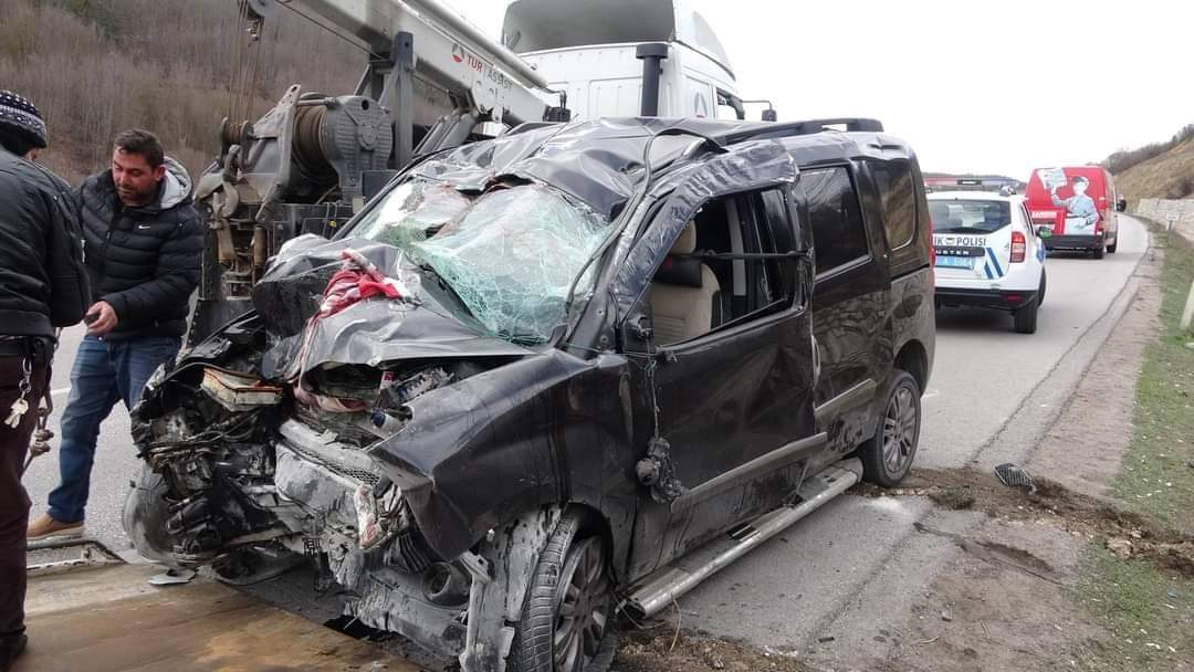 İnegöl’de korkutan kaza: Araç devrildi